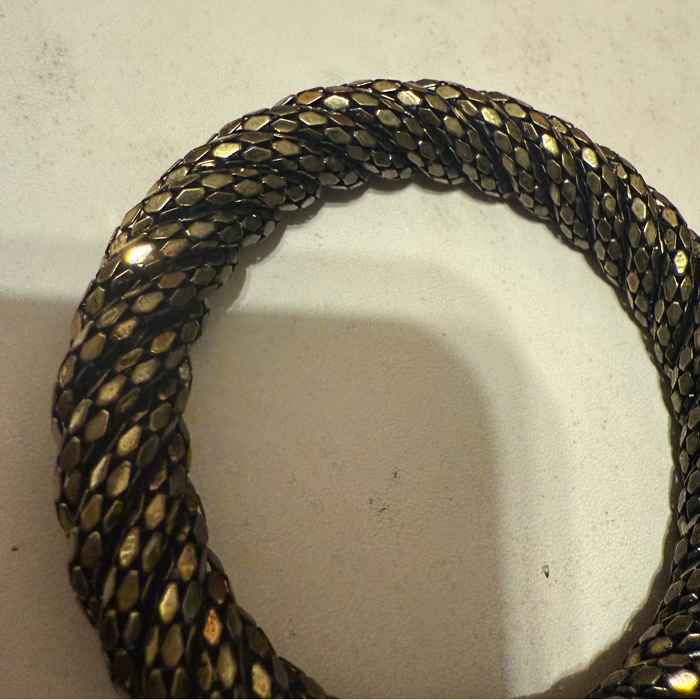Vintage 1970's Brass Color Tone MESH Metal Swirl Bangle Bracelet *RARE* - Picture 10 of 12